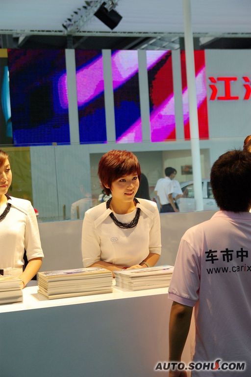 江淮美女前台车展实拍
