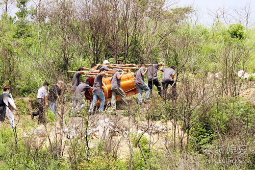 大傻的墓地_大傻成奎安墓地图片_大傻成奎安
