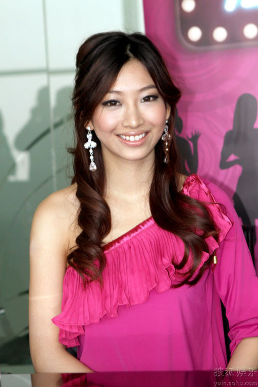 <em>星空卫视女</em>主持人 搞笑图片