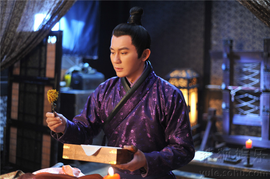 《武媚娘传奇》曝剧照 李晨蹙眉赏花揭血仇内