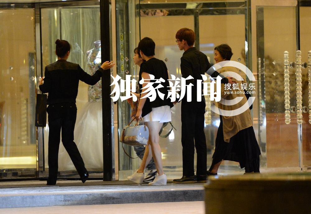 独家:张翰帅气回京 花儿与少年再聚首