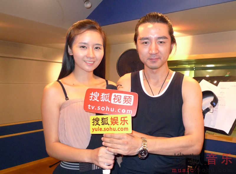 曲泉丞为游戏录制主题曲 邀女主播周琼合作-主