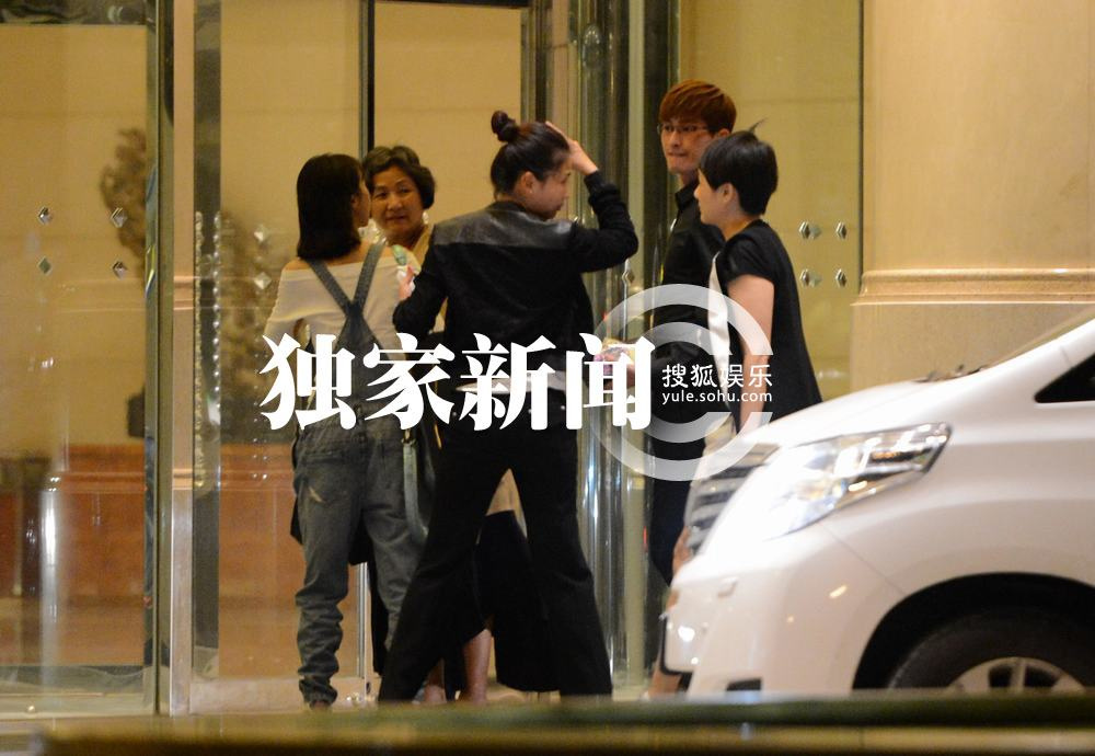 独家:张翰帅气回京 花儿与少年再聚首