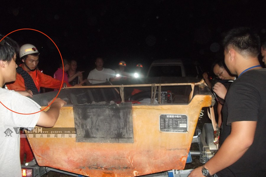 广西一救援船翻船 一武警牺牲
