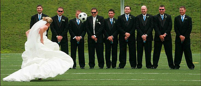 以足球为主题的手抄报_足球主题婚纱照(3)