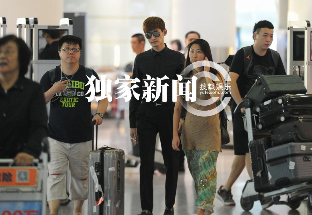 独家:张翰帅气回京 花儿与少年再聚首