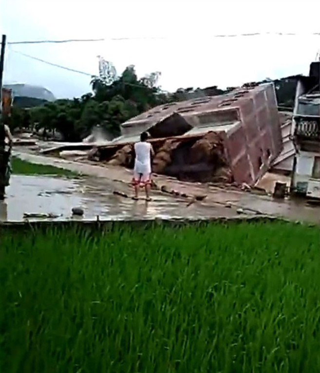 重庆：大雨过后房屋漏水 拨966966请技师上门