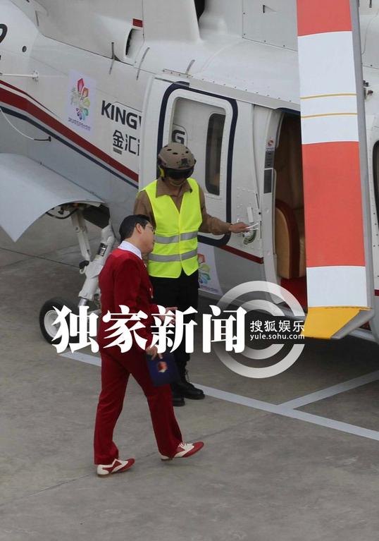 东方卫视春晚_东方卫视鸟叔收入(2)