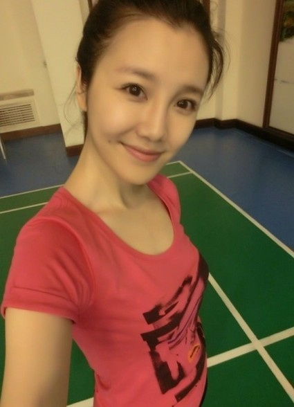 央视女神打破穿球衣魔咒 穿勇士小AI送绝杀(图