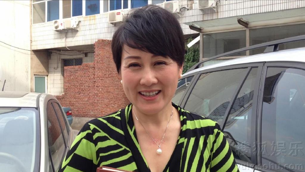 孙茜大婚倒计时 毕福剑哈文蔡少芬等好友送祝