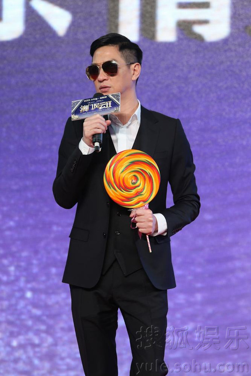 小龙虾每亩一年收入_明星一年的收入