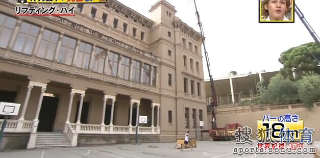 逆天!梅西再破世界纪录 停18米极坠球再颠(图)