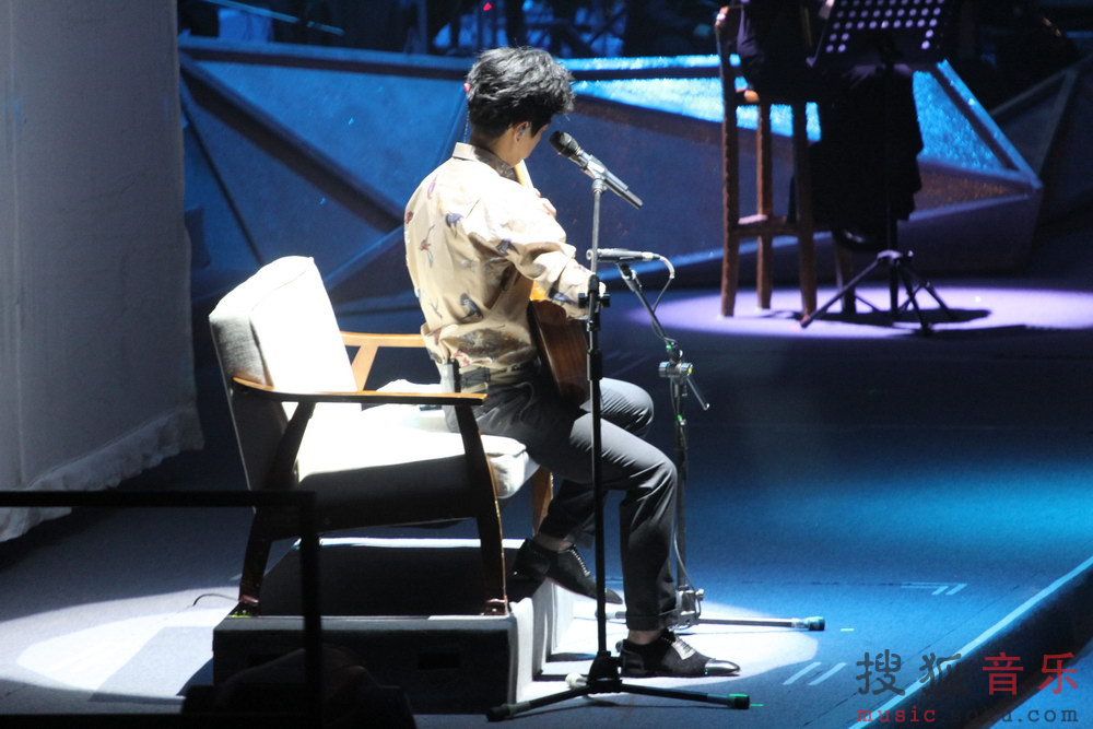 一个男的唱的英文歌开始有很多a 然后是in the