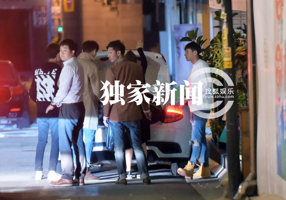...讼的日子,搜狐视频独家目击到其中国成员黄子韬夜会好友.当天,...