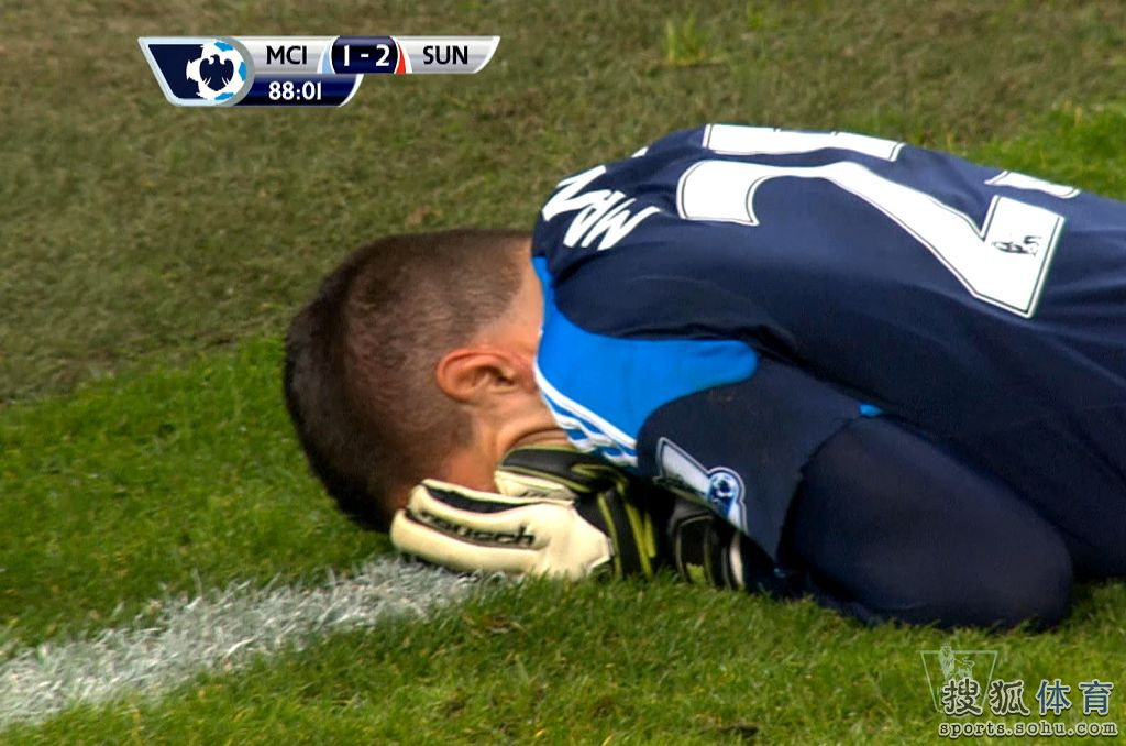 看枪手如何救曼城一命 门将黄油手堪比格林(图