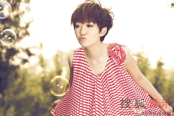 <em>洪辰</em>全新宣传照曝光 可爱俏皮宛若林中精灵-燕