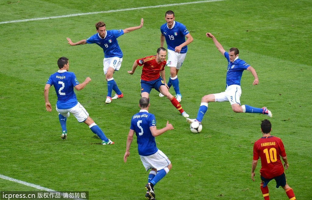 五金刚联手斗C罗 绿茵奇景不逊小白-葡萄牙,伊