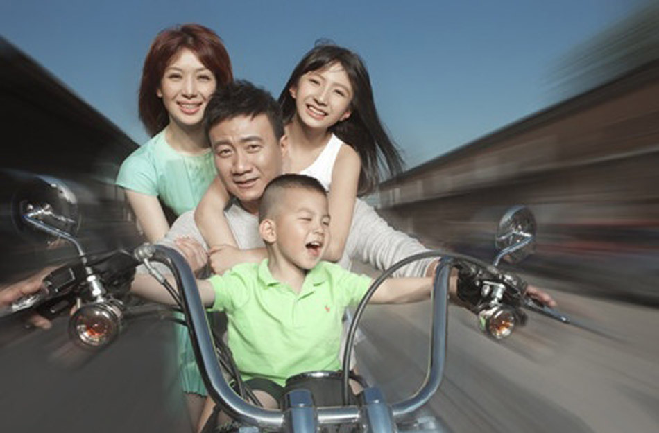 胡军全家福曝光 <em>女儿</em>长相似<em>妈妈</em>-全家福,据介绍