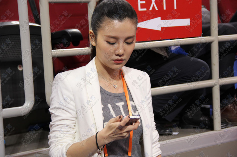 nba中国赛中国女记者_nba中国赛