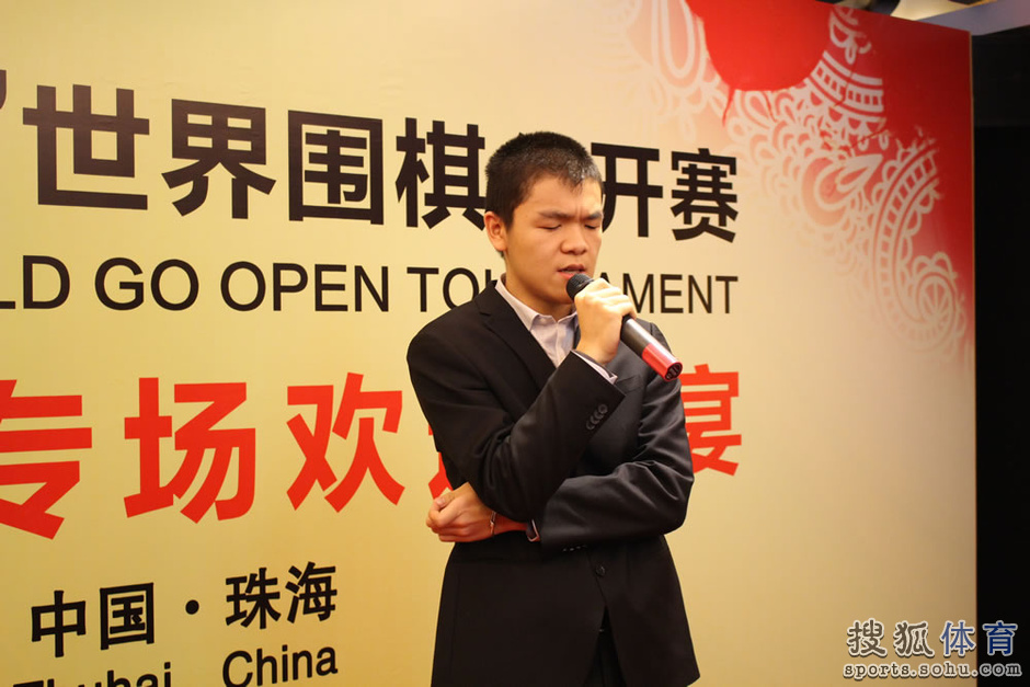 高清:百灵杯柯洁获180万奖金 发感言侃侃而谈