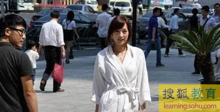 <em>女大学生不雅照</em> 穿睡衣出入各种场合6412603