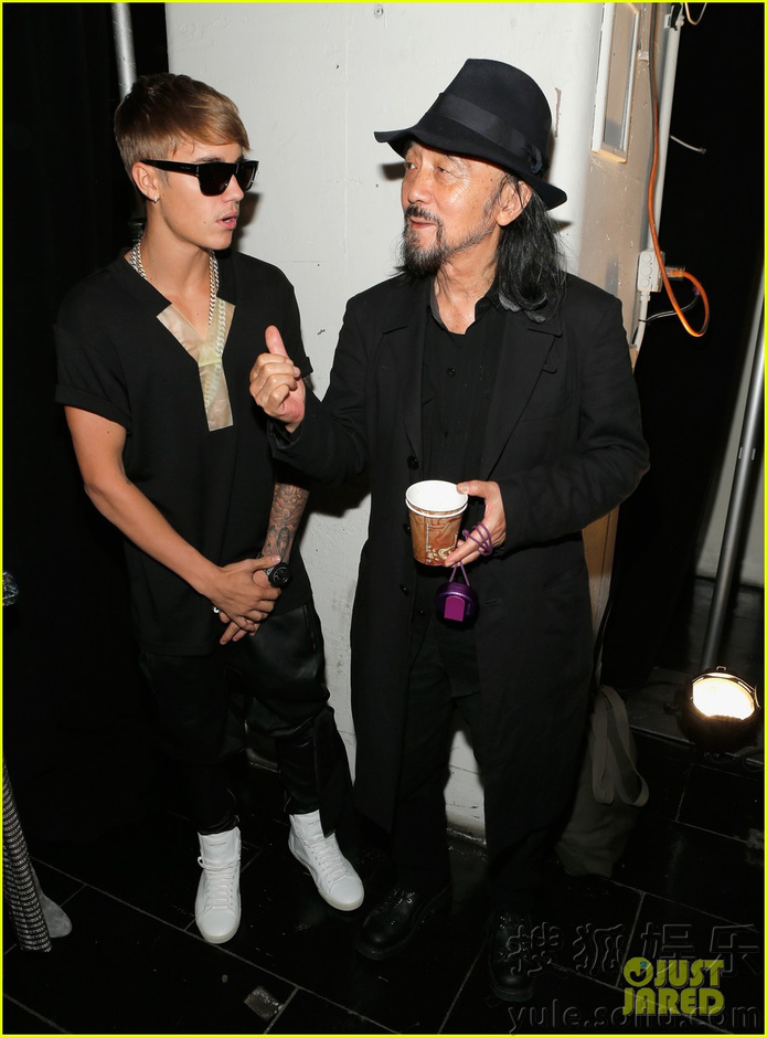 比伯携手山本耀司现身Y3时装秀