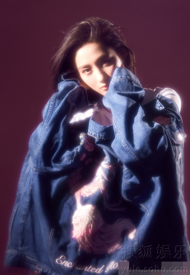 梦幻迷离！关晓彤晒复古写真 小女美如画 (组图)