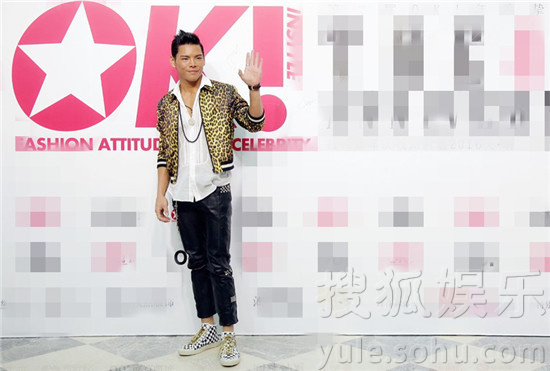 向佐出席时尚活动 豹纹潮服彰显个性-娱乐频道