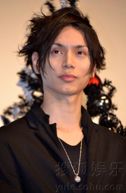 《黑执事》试映 刚力彩芽夸水岛宏亲和似父亲