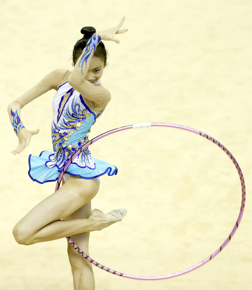 高清:艺术体操全锦赛 花样少女展现艺术与技巧