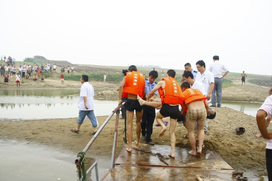 湖北当阳6名初中毕业生在河边游玩拍照溺亡-教