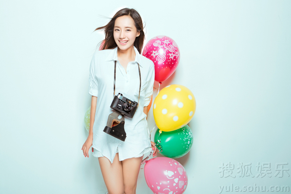王智写真清新甜美 笑容灿烂似邻家女孩
