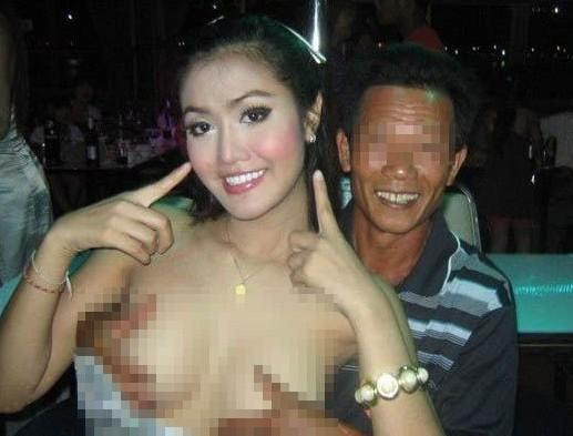 <em>泰国</em>人妖遭男女游客摸乳揩油5383715-<em>女人</em>频