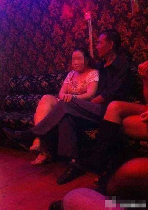 陪唱女 昨天上午,记者几经周折找到了当天一起去ktv的官路村会计王某