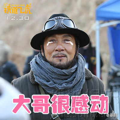 成龙与景甜贴脸自拍 比剪刀手卖萌 (高清组图)