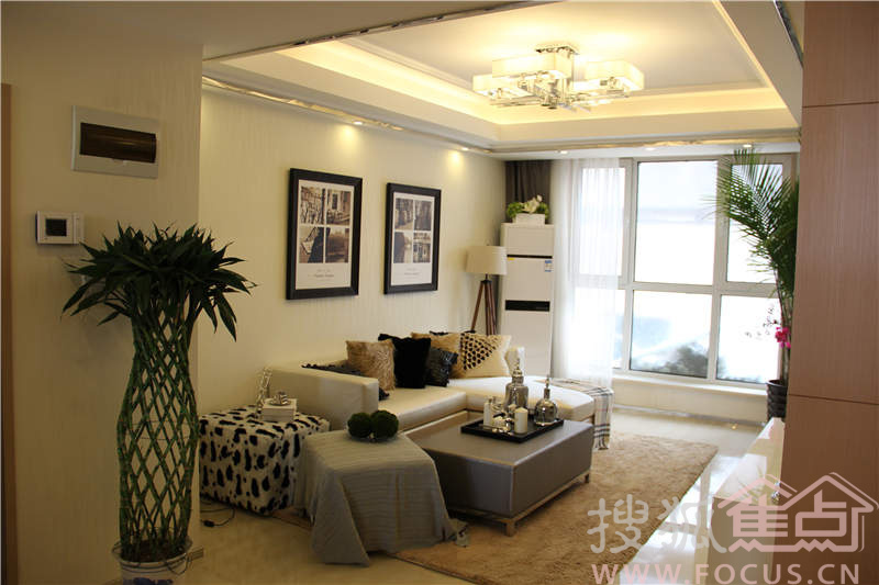 大连福佳机场前院87平两室两厅一卫样板间65