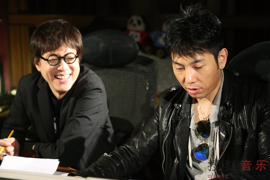 成龙孙楠《拯救》英文花絮曝光MV点击超500