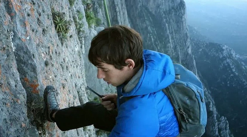 霍诺尔德(alex honnold)近日攀登上了墨西哥公牛山(el toro)山顶