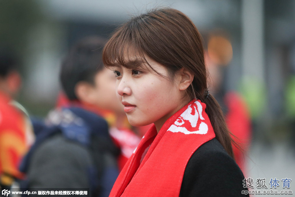 国足战<em>巴勒斯坦 美女</em>明眸皓齿烟火漫天绚烂(图