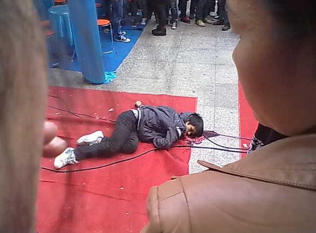 广西30多名中学生街头集体斗殴致1人身亡 事故现场