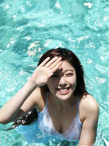 高清:青春偶像赵奕欢代言网游 变性感陪玩女神-体育