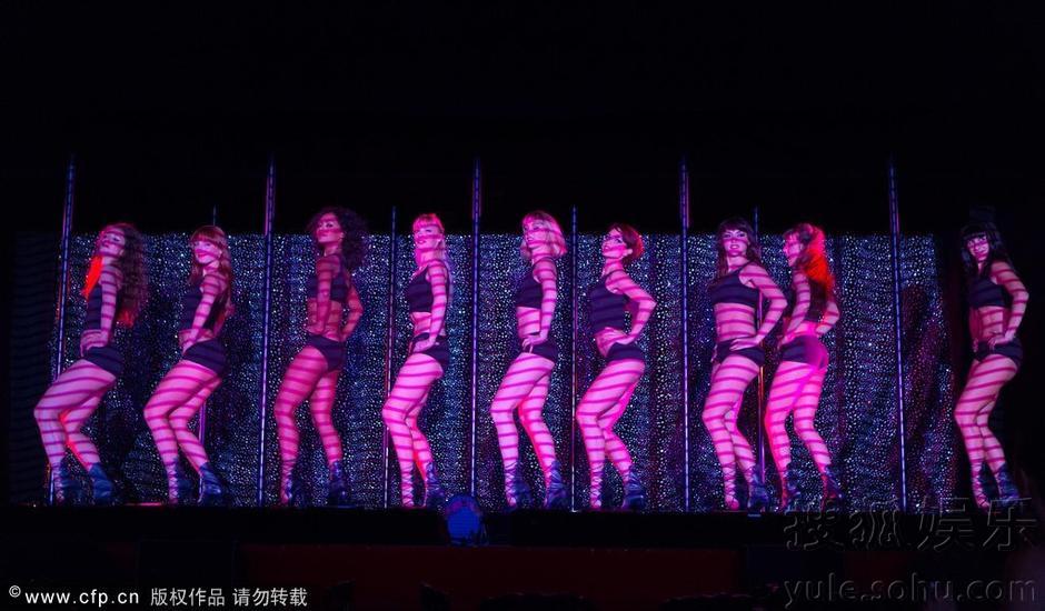 “疯马秀”法国巡演掀热潮 超模上演美腿诱惑5262923-娱乐频道图片库-大视野-搜狐
