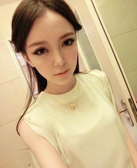 <em>汪小敏裙子</em>被吹起 郭德纲尴尬目睹走光过程50