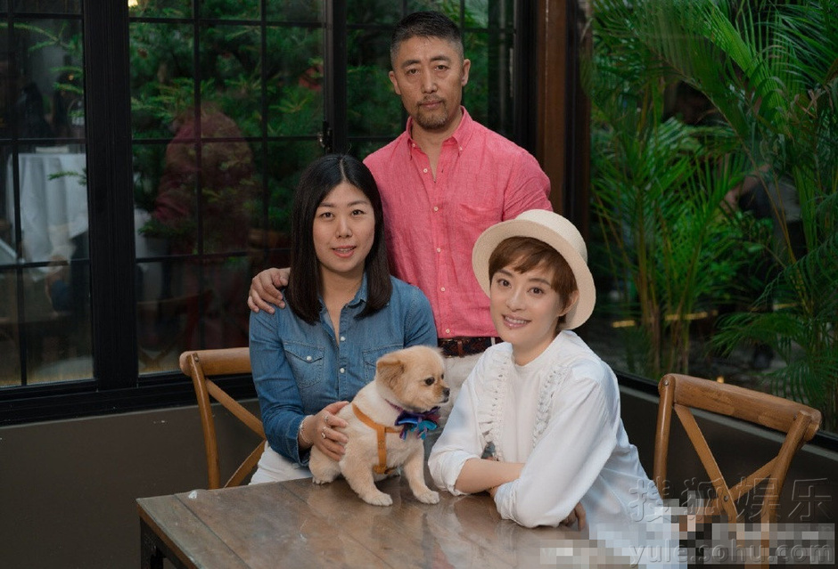 孙俪出席活动人美心善 邓超上辈子拯救世界了