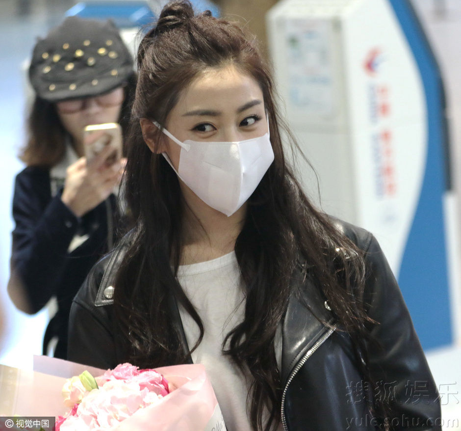 张天爱捞金结束直奔机场 素颜蒙面获粉丝热捧8332227-娱乐频道图片库-大视野-搜狐