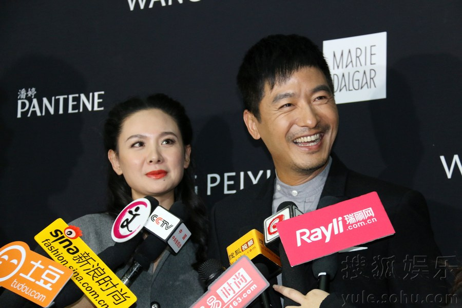 郭晓东携爱妻亮相北京时装周 助阵王培沂大秀