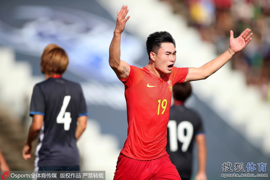 亚预赛U23国足2-1日本 邓涵文破门霸气庆祝(图