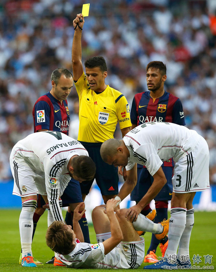 高清图:C罗展翅翱翔梅西低落 佩佩滑跪霸气十