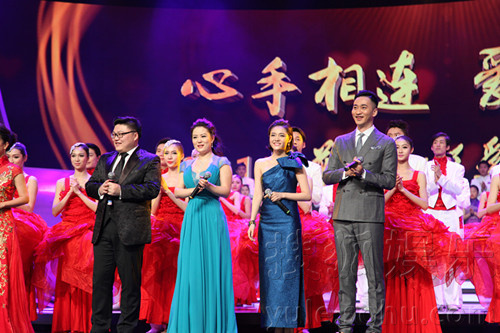 2015“蓝天下的至爱” 毛方圆唱响慈善之夜7534931-娱乐频道图片库-大视野-搜狐