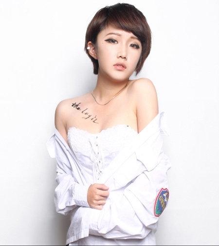 中学生拍摄校服写真图片